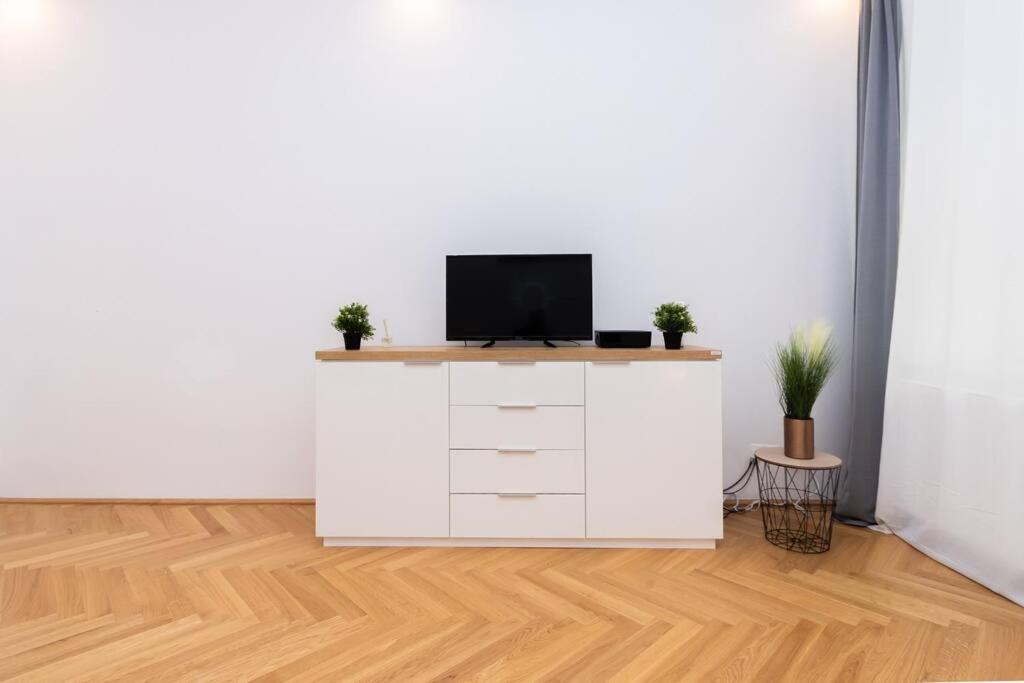 New, Central, In The Heart Of The 7th Heaven Apartament Wiedeń